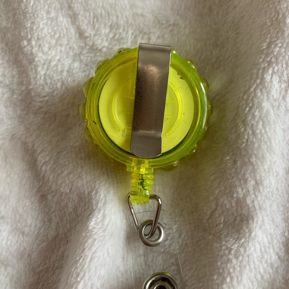 Badge reel with belt clip “Be nice I’m in charge of the pills” pharmacy / nurse - Picture 3 of 5